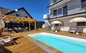 GoldenApart Apartamenty 2-sypialniowe - grzany basen - taras, kameralnie